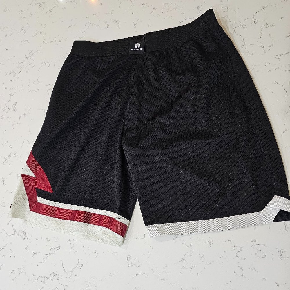 Givenchy Men's Bermuda/Basketball Shorts Size Large NWT, Made In Italy